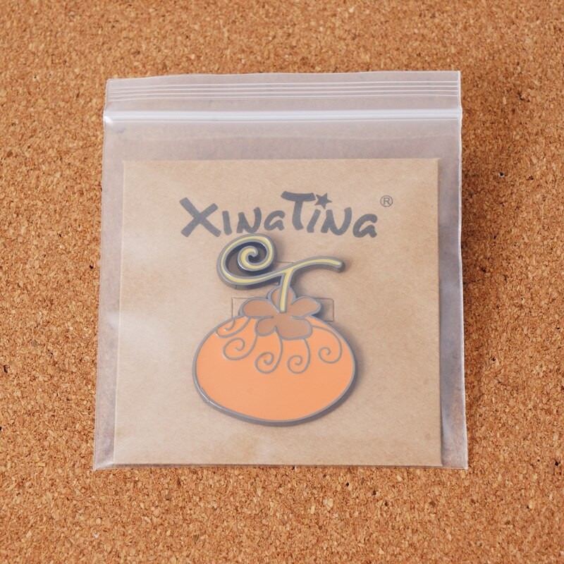 C3942 Anime emailiga nööpnõelad seljakottide jaoks Meeste naiste prossid riietel Portfell Märgid Ehted Aksessuaarid Kingitus