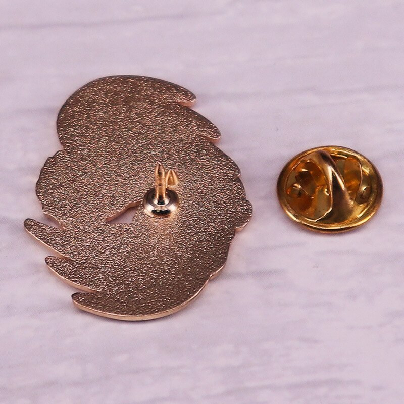 C2097 „Good Omens“ papuošalų segtukai kuprinėms.