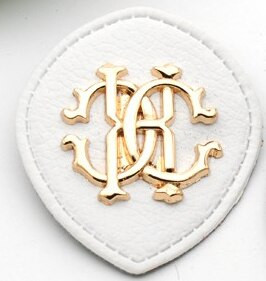 25tk/partii must/valge PU-nahast õmblemine rinnamärkidel Metallist logoga moesildid teksade/jaki jaoks PLB-001