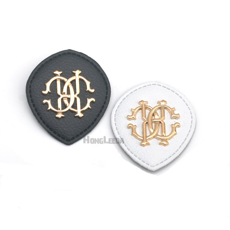 25tk/partii must/valge PU-nahast õmblemine rinnamärkidel Metallist logoga moesildid teksade/jaki jaoks PLB-001