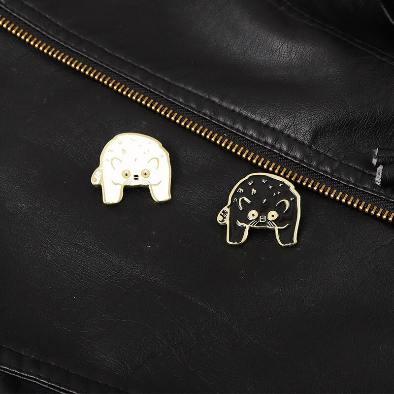 Μαύρο και άσπρο Bear Χαριτωμένο καρφίτσες Manga Badge Χριστουγεννιάτικο ντεκόρ καρφίτσα σμάλτο Kawaii για τσάντα καρφίτσες πέτο πόρπη Cool κοσμήματα