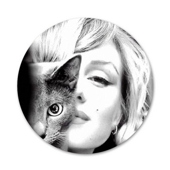 58 мм Мерилин Монро с котка Икони Щифтове Декорация на значки Брошки Метални значки за дрехи Декорация на раница