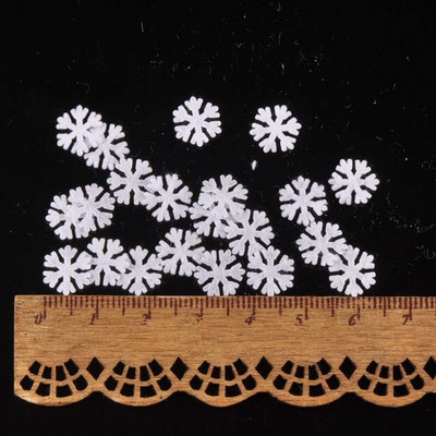 100 gab. 10-30 mm balta filca sniegpārsliņa Ziemassvētku uzlīme Neaustas plāksteris aplikācijas Amatniecības ballīte DIY scrapbooking dekors C2767