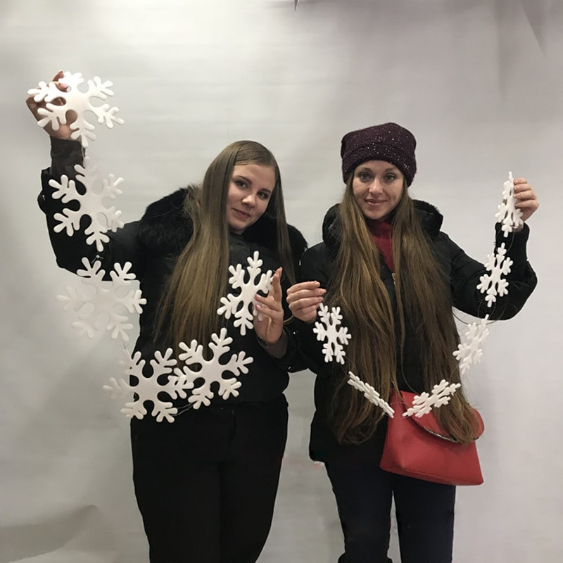 1 iepakojums DIY putuplasta baltas viltotas sniegpārslas mājām Ziemassvētku ballītei Jaunais gads Ziemassvētku eglītes piekariņi piekaramie rotājumi logu dekorēšana