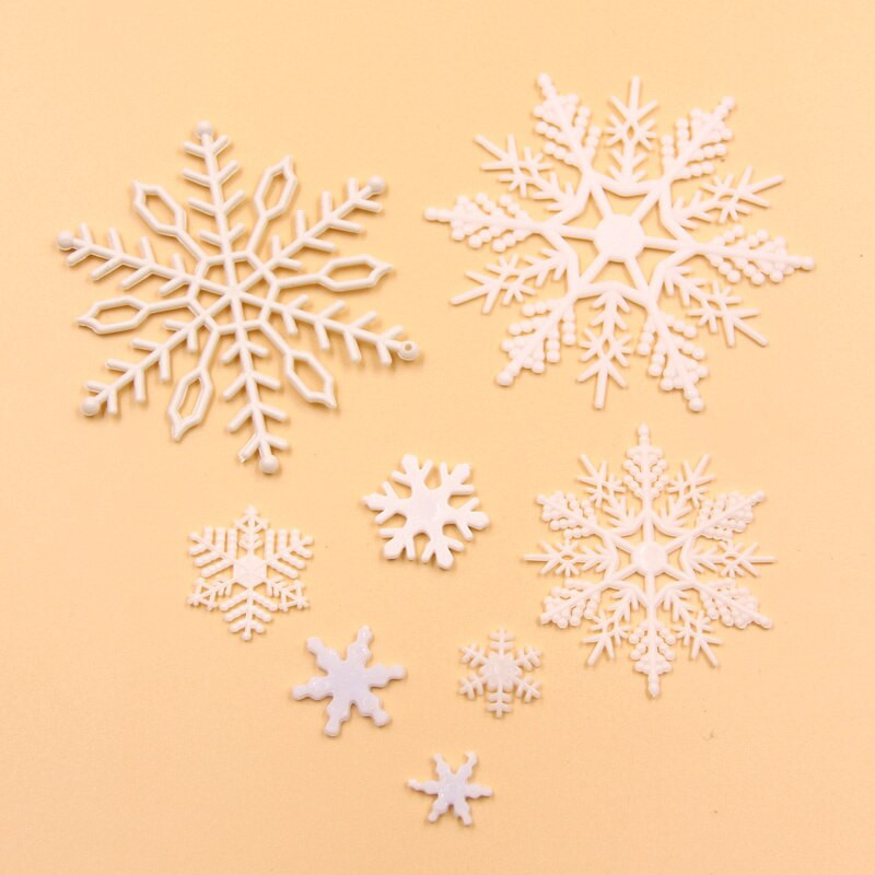 1 Опаковка Пластмасови бели снежинки Многотипови фалшиви снежинки за декорация на коледно парти Коледно дърво Висулки Декорации за прозорци