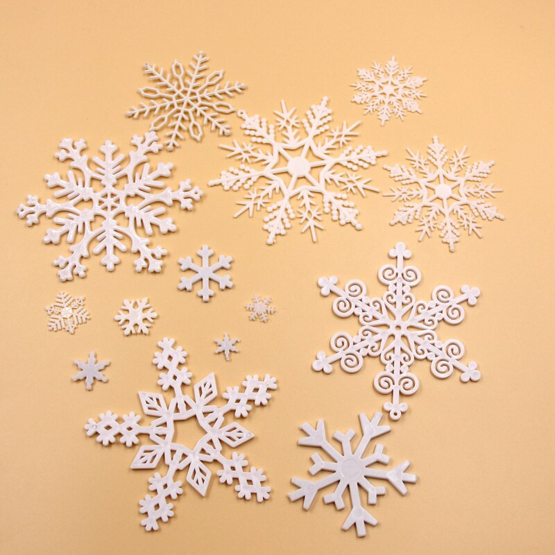 1 pakk plastikust lumehelbed Mitme tüüpi kunstlikud lumehelbed jõuludeks kodukaunistuseks Jõulupuu rippuvate ripatsite kaunistused