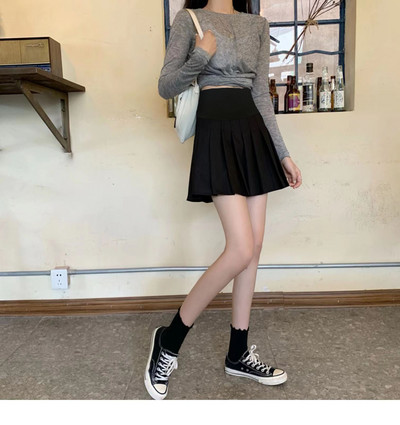 Moteriškas trumpas klostuotas sijonas nėščiosioms