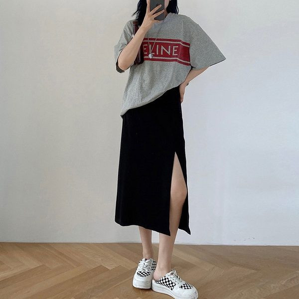 Дамска пола с цепка и широк колан 