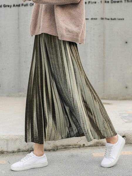 Keturių spalvų moteriškas sijonas nėštukėms