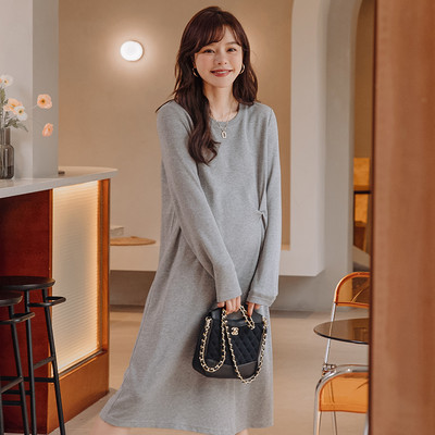 Ежедневна рокля с обло деколте за бременни