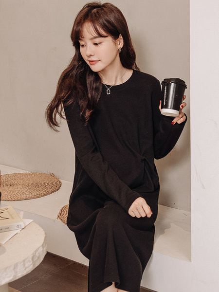 Ежедневна рокля с обло деколте за бременни