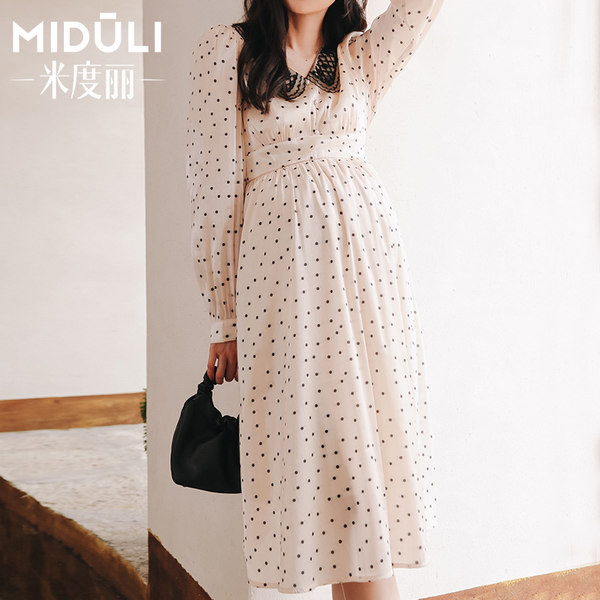 Модерна рокля за бременни с дълъг ръкав и шпиц деколте 