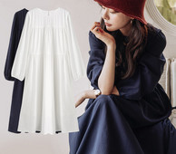 Широк модел дамска рокля с овално деколте за бременни