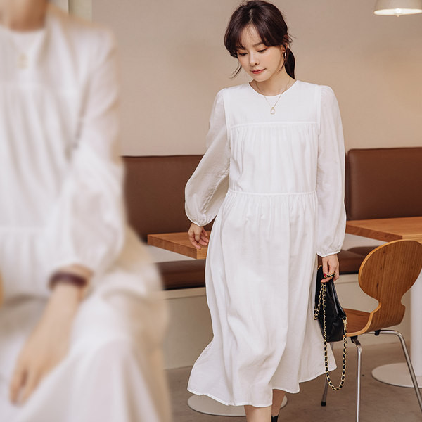 Широк модел дамска рокля с овално деколте за бременни