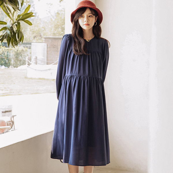 Широк модел дамска рокля с овално деколте за бременни