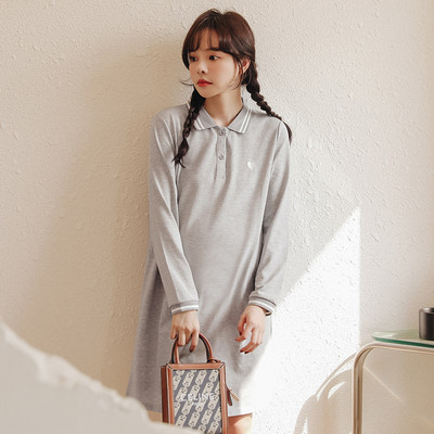 Спортна рокля за бременни с класическа яка и копчета