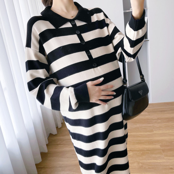 Дамска раирана рокля за бременни със средна дължина