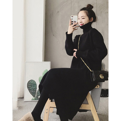 Ежедневна дамска рокля с висока яка за бременни