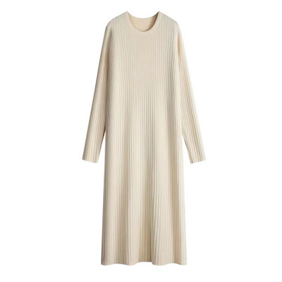 Ежедневна дамска рокля с обло деколте и дълъг ръкав