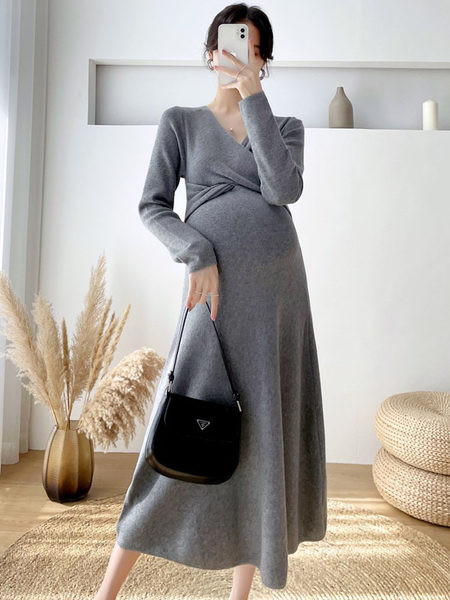 Пролетно-есенна рокля за бременни с дълъг ръкав и шпиц деколте 