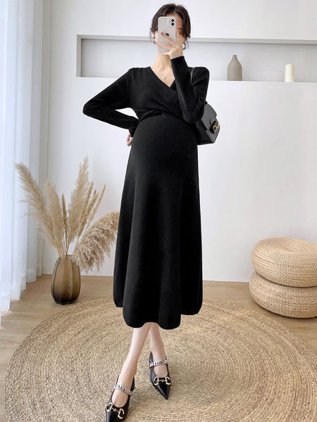 Пролетно-есенна рокля за бременни с дълъг ръкав и шпиц деколте 