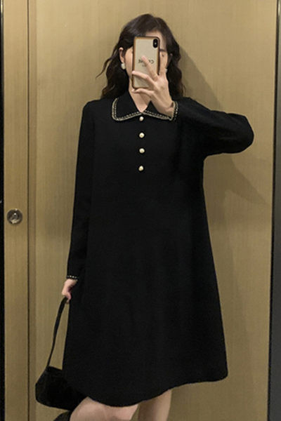 Дамска рокля с класическа яка и копчета 