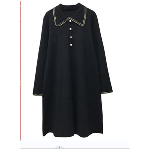 Дамска рокля с класическа яка и копчета 