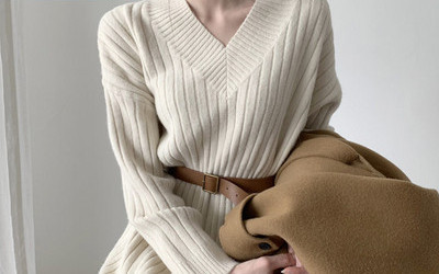 Дамска рокля за бременни от плетиво с V-образно деколте 