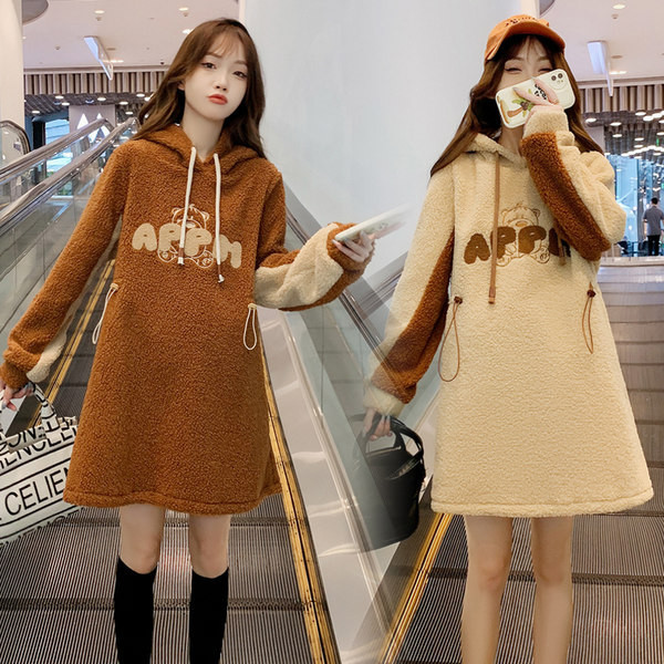 Дамска плюшена рокля с качулка за бременни 