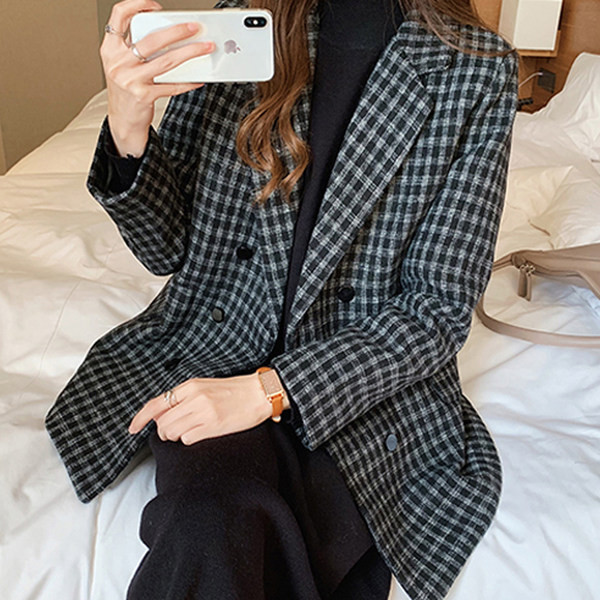 Ежедневна рокля с висока яка за бременни