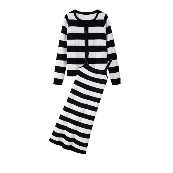 Раирана дамска рокля за бременни със средна дължина