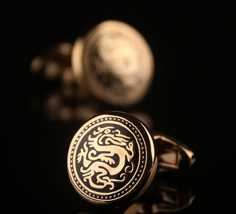 Мъжки ръкавели в златист цвят с гравиран дракон