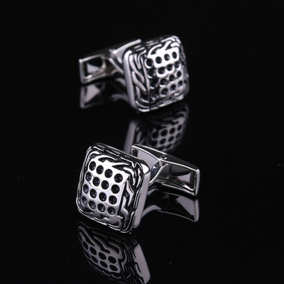 Разнообразни копчета за мъжки ръкавели