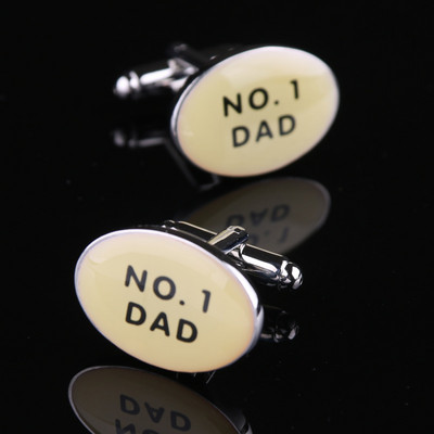 Разнообразни копчета за мъжки ръкавели