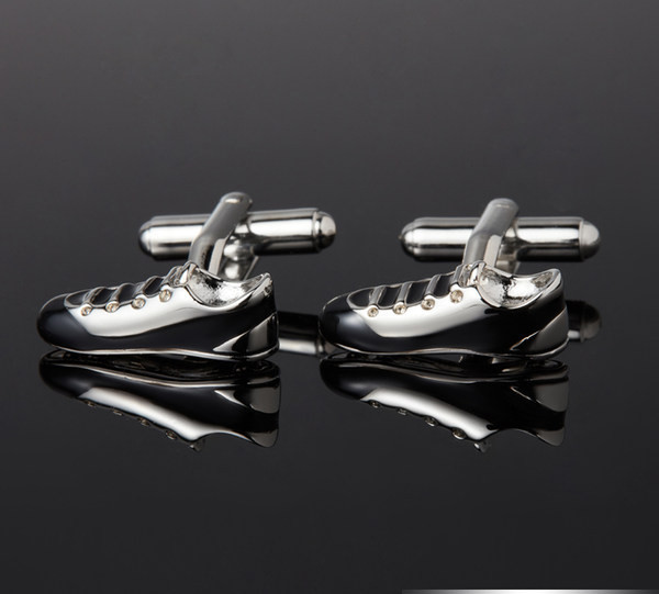 Няколко модела мъжки ръкавели в сребрист цвят