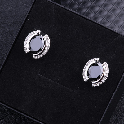 Кръгли ръкавели с камъни