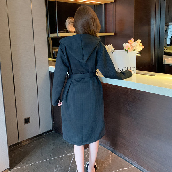 Модерен дамски халат с надпис и качулка