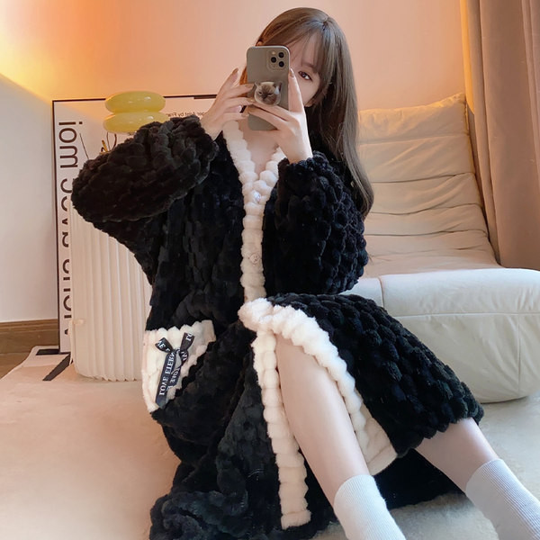 Moteriškas laisvalaikio chalatas su sagomis ir kišene