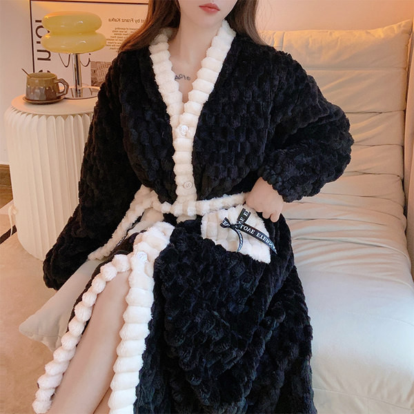 Moteriškas laisvalaikio chalatas su sagomis ir kišene