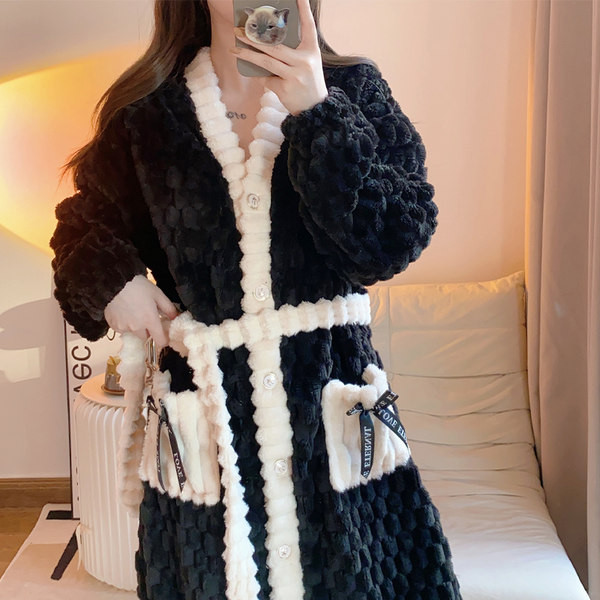 Moteriškas laisvalaikio chalatas su sagomis ir kišene