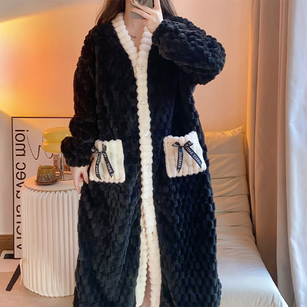 Moteriškas laisvalaikio chalatas su sagomis ir kišene