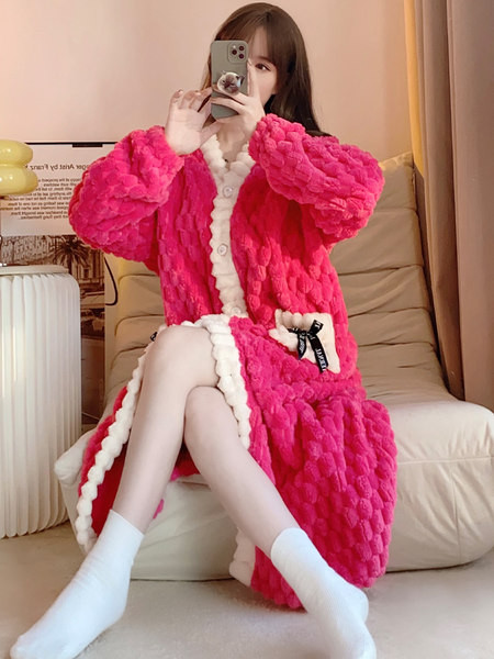 Дамски халат закопчаване с копчета 