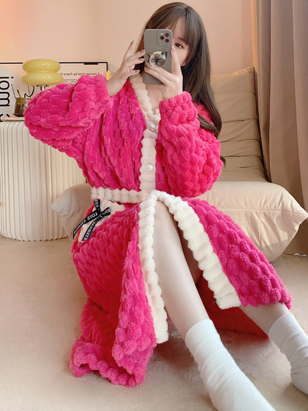 Дамски халат закопчаване с копчета 