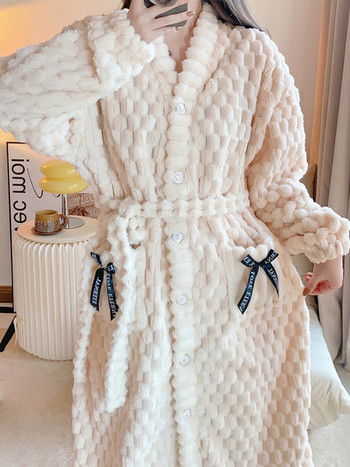 Плюшен дамски халат с копчета и панделка 