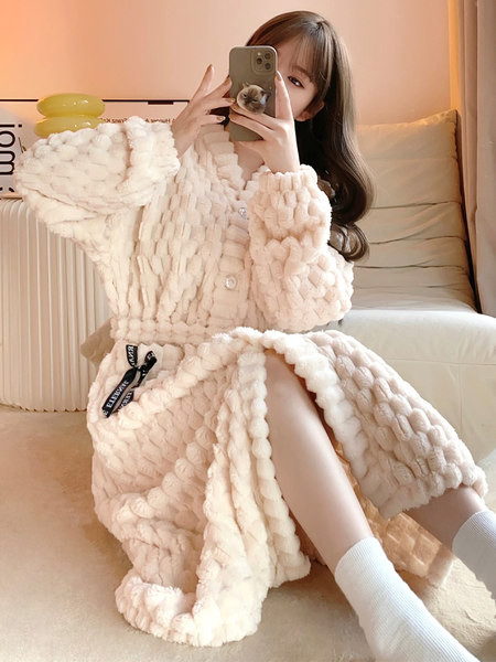 Плюшен дамски халат с копчета и панделка 