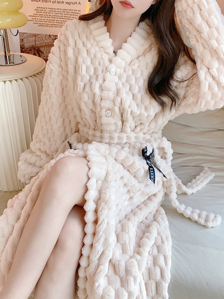 Плюшен дамски халат с копчета и панделка 