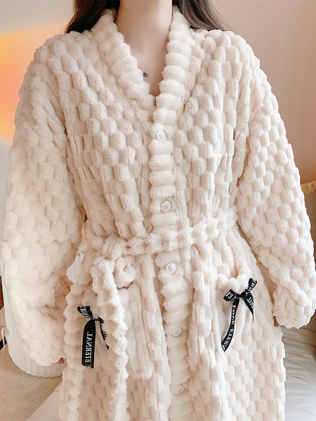 Плюшен дамски халат с копчета и панделка 