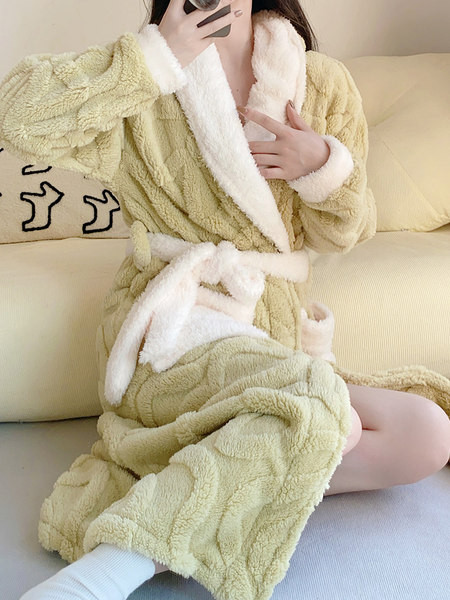 Дамски поларен халат ежедневен модел