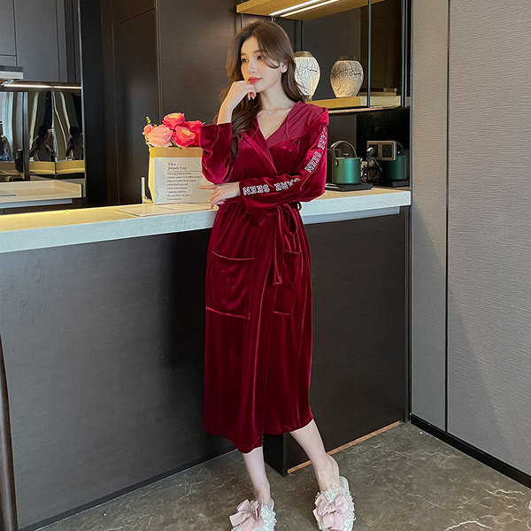 Нов модел дамски халат с джобове