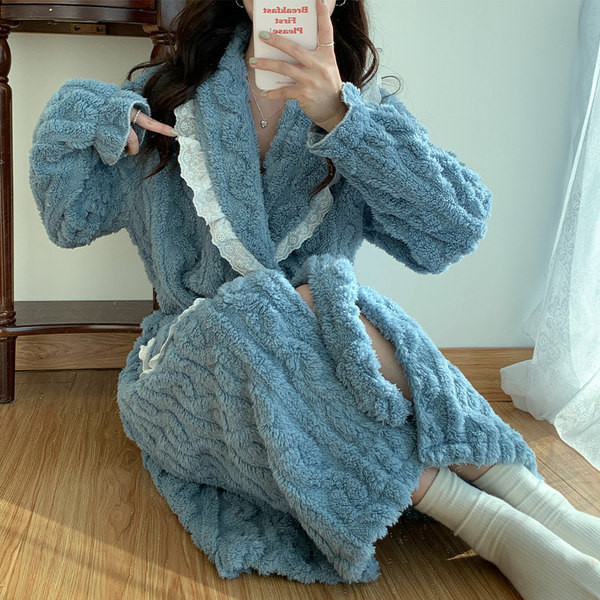 Дамски ежедневен халат с дантела и джоб